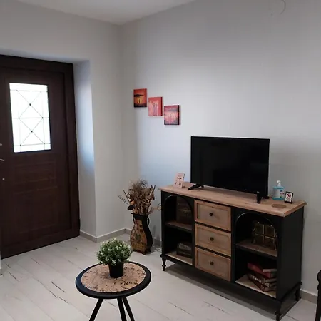 πραβιτάδικο * Arnaía